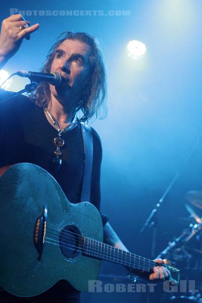 NEW MODEL ARMY - 2013-12-20 - PARIS - Divan du Monde - Justin Edward Sullivan
